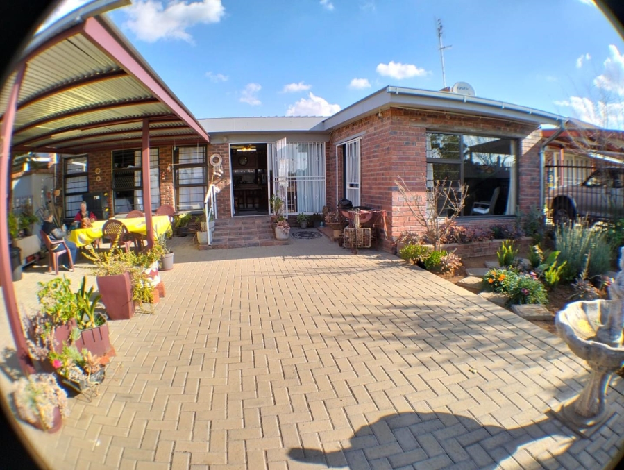 2 Bedroom Property for Sale in Pellissier Free State